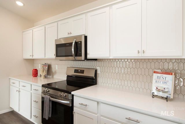 1295 W Buffalo River Dr, Meridian, ID 83642