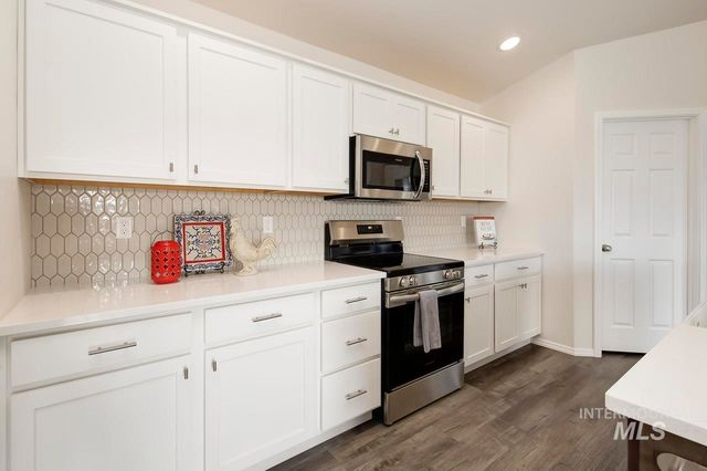 1295 W Buffalo River Dr, Meridian, ID 83642