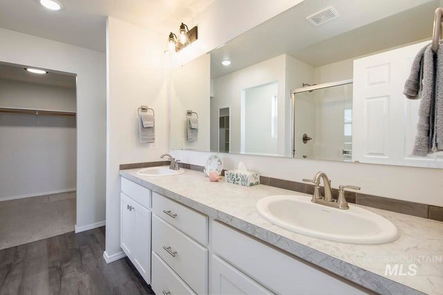 1295 W Buffalo River Dr, Meridian, ID 83642