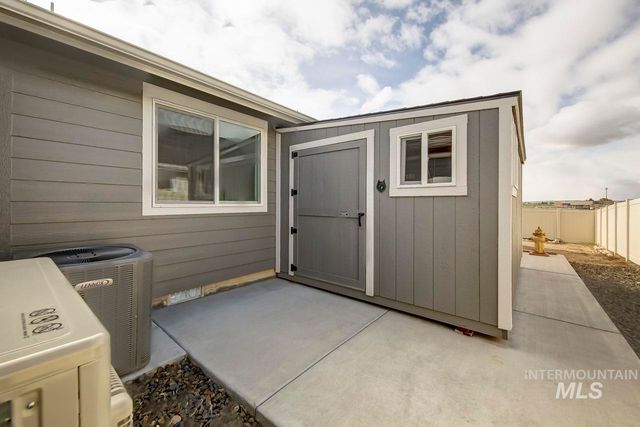 1295 W Buffalo River Dr, Meridian, ID 83642