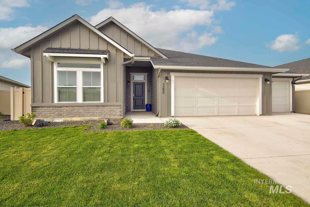 1295 W Buffalo River Dr, Meridian, ID 83642