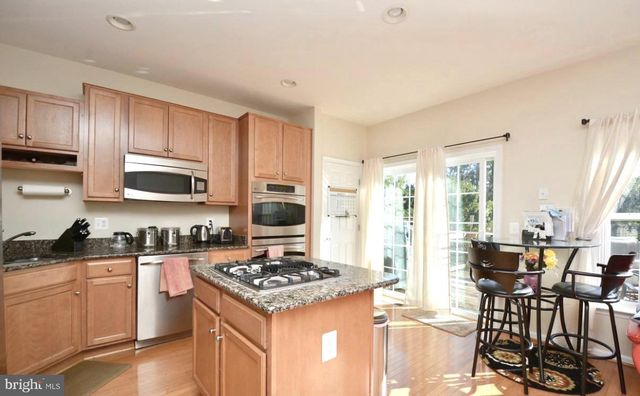 2454 BATTERY HILL CIR, Woodbridge, VA 22191