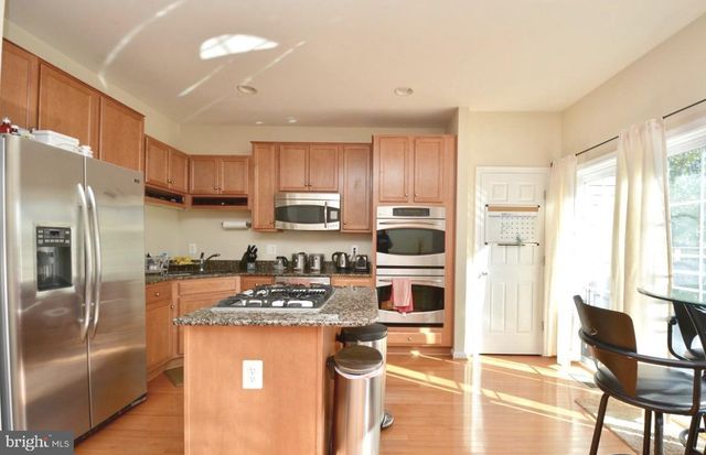 2454 BATTERY HILL CIR, Woodbridge, VA 22191