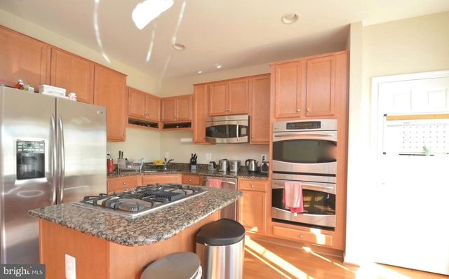 2454 BATTERY HILL CIR, Woodbridge, VA 22191