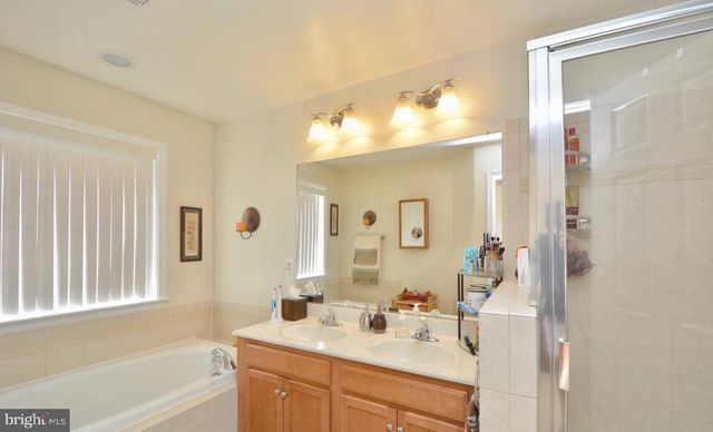 2454 BATTERY HILL CIR, Woodbridge, VA 22191