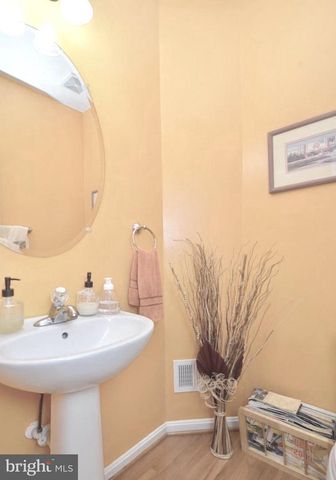 2454 BATTERY HILL CIR, Woodbridge, VA 22191
