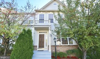 2454 BATTERY HILL CIR, Woodbridge, VA 22191