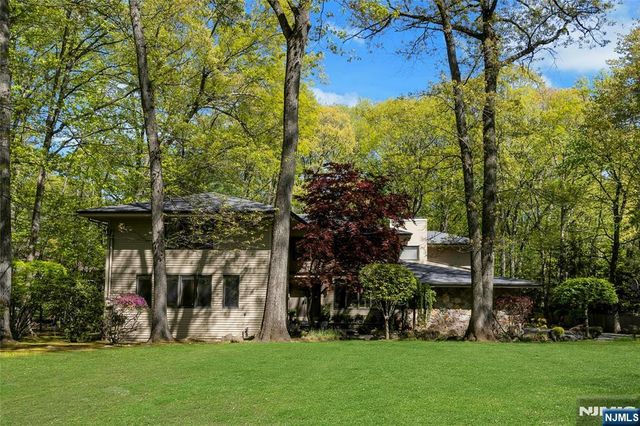 78 Apple Ridge, Woodcliff Lake, NJ 07677