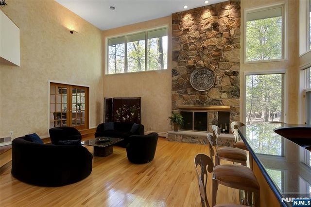 78 Apple Ridge, Woodcliff Lake, NJ 07677