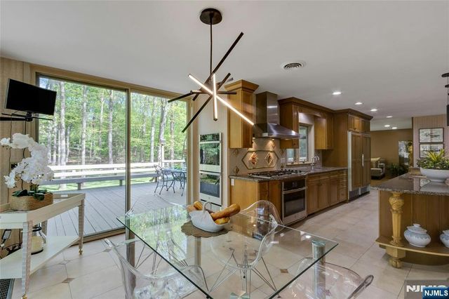 78 Apple Ridge, Woodcliff Lake, NJ 07677