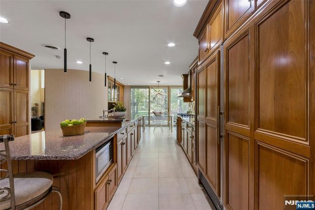 78 Apple Ridge, Woodcliff Lake, NJ 07677