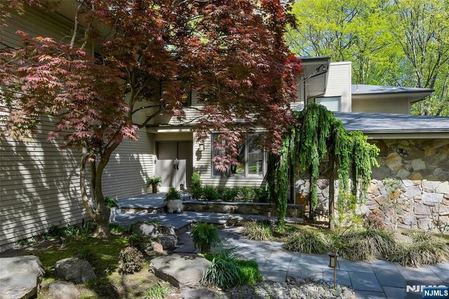 78 Apple Ridge, Woodcliff Lake, NJ 07677