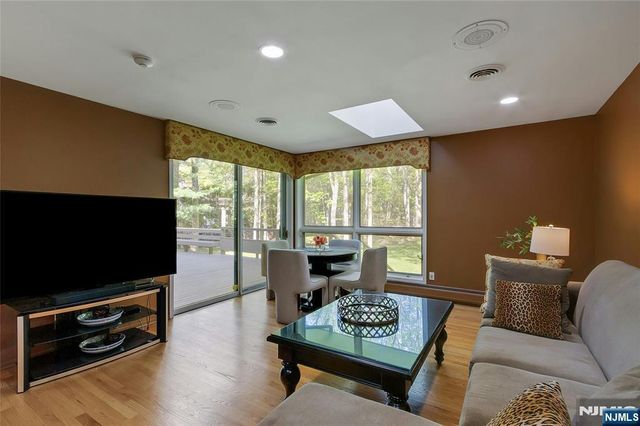 78 Apple Ridge, Woodcliff Lake, NJ 07677