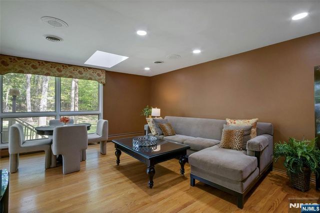 78 Apple Ridge, Woodcliff Lake, NJ 07677