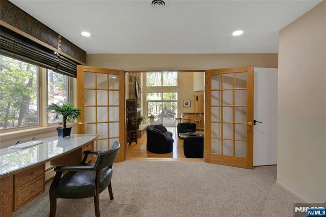 78 Apple Ridge, Woodcliff Lake, NJ 07677
