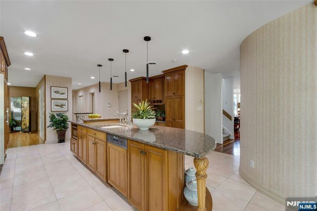 78 Apple Ridge, Woodcliff Lake, NJ 07677