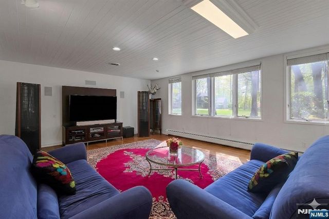 78 Apple Ridge, Woodcliff Lake, NJ 07677