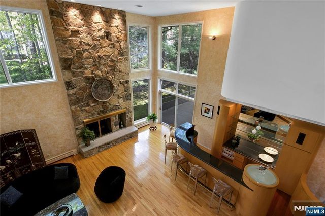 78 Apple Ridge, Woodcliff Lake, NJ 07677