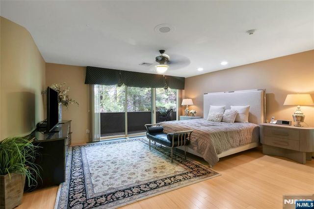 78 Apple Ridge, Woodcliff Lake, NJ 07677