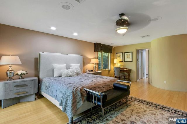 78 Apple Ridge, Woodcliff Lake, NJ 07677