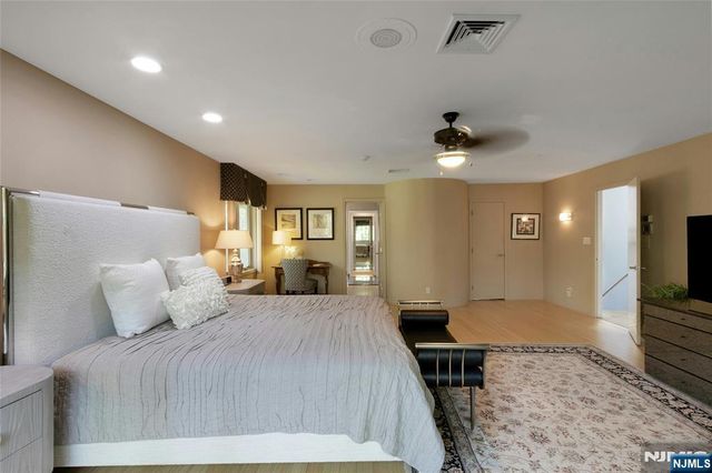 78 Apple Ridge, Woodcliff Lake, NJ 07677
