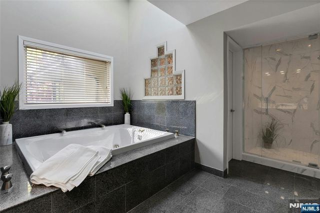 78 Apple Ridge, Woodcliff Lake, NJ 07677