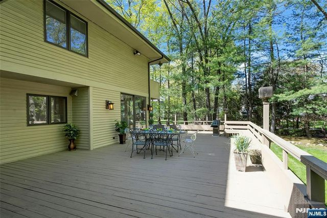 78 Apple Ridge, Woodcliff Lake, NJ 07677