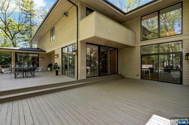 78 Apple Ridge, Woodcliff Lake, NJ 07677