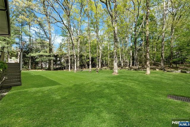 78 Apple Ridge, Woodcliff Lake, NJ 07677