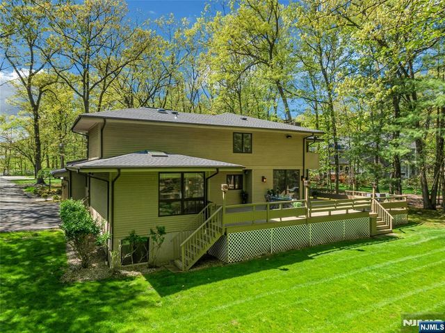 78 Apple Ridge, Woodcliff Lake, NJ 07677