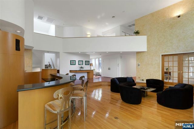 78 Apple Ridge, Woodcliff Lake, NJ 07677