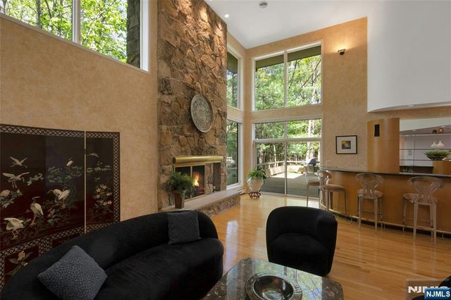 78 Apple Ridge, Woodcliff Lake, NJ 07677