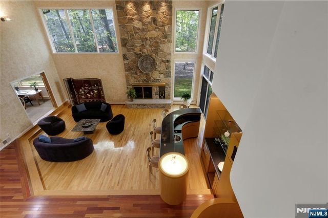 78 Apple Ridge, Woodcliff Lake, NJ 07677