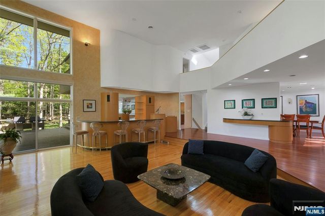 78 Apple Ridge, Woodcliff Lake, NJ 07677