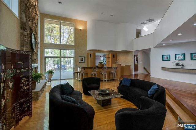 78 Apple Ridge, Woodcliff Lake, NJ 07677
