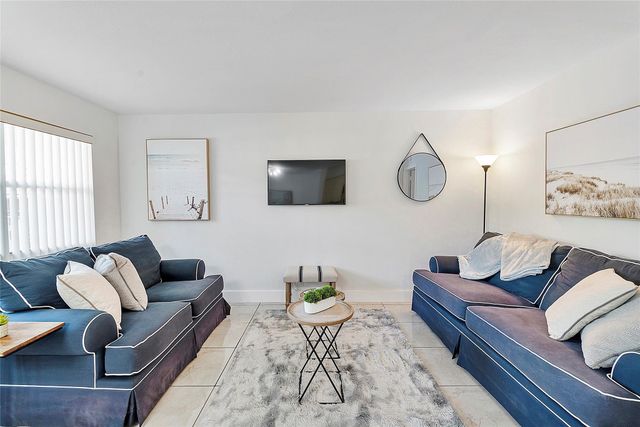 3230 NE 13th Street 102, Pompano Beach, FL 33062