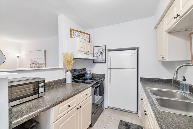 3230 NE 13th Street 102, Pompano Beach, FL 33062