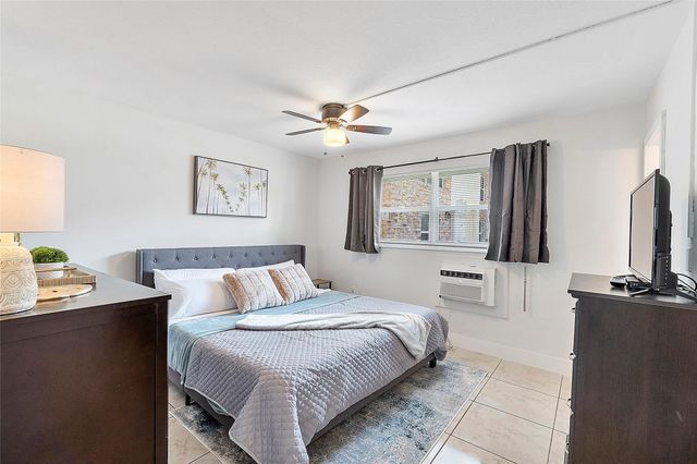 3230 NE 13th Street 102, Pompano Beach, FL 33062