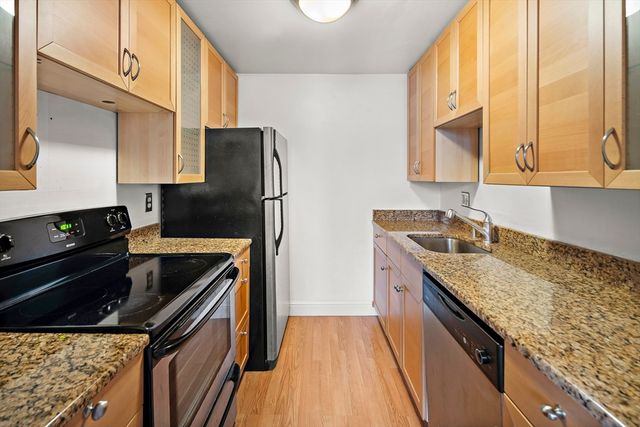 201 Thorndike St 205, Lowell, MA 01852