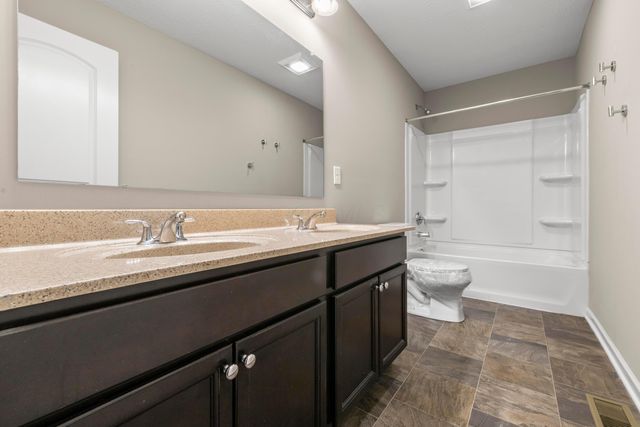 150 Mannaseh Drive W, Granville, OH 43023