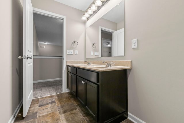 150 Mannaseh Drive W, Granville, OH 43023