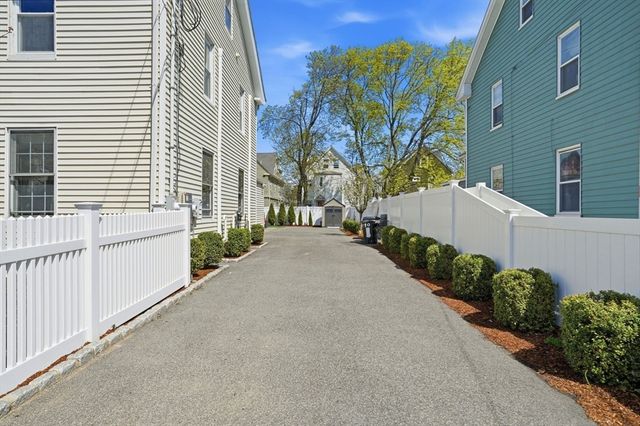 10 Adamson St, Boston, MA 02134