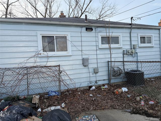 4459 Clippert Street, Dearborn Heights, MI 48125