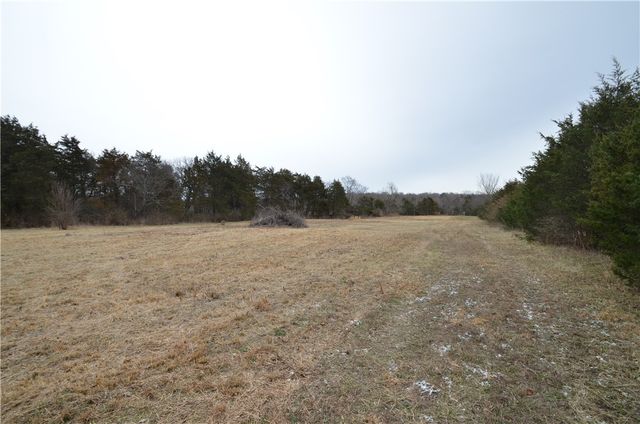 10051 NW Campbell Road, Fayetteville, AR 72701