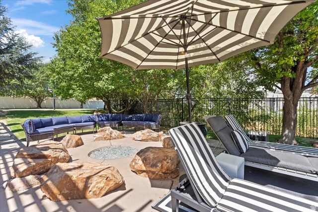 1064 W PARK PALISADE DR, South Jordan, UT 84095