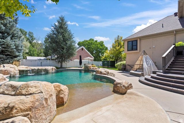 1064 W PARK PALISADE DR, South Jordan, UT 84095