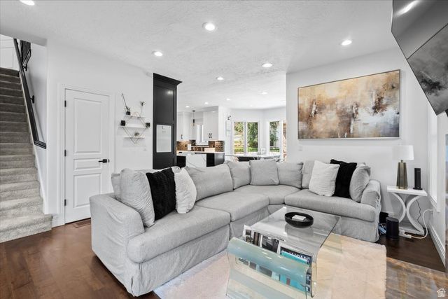 1064 W PARK PALISADE DR, South Jordan, UT 84095