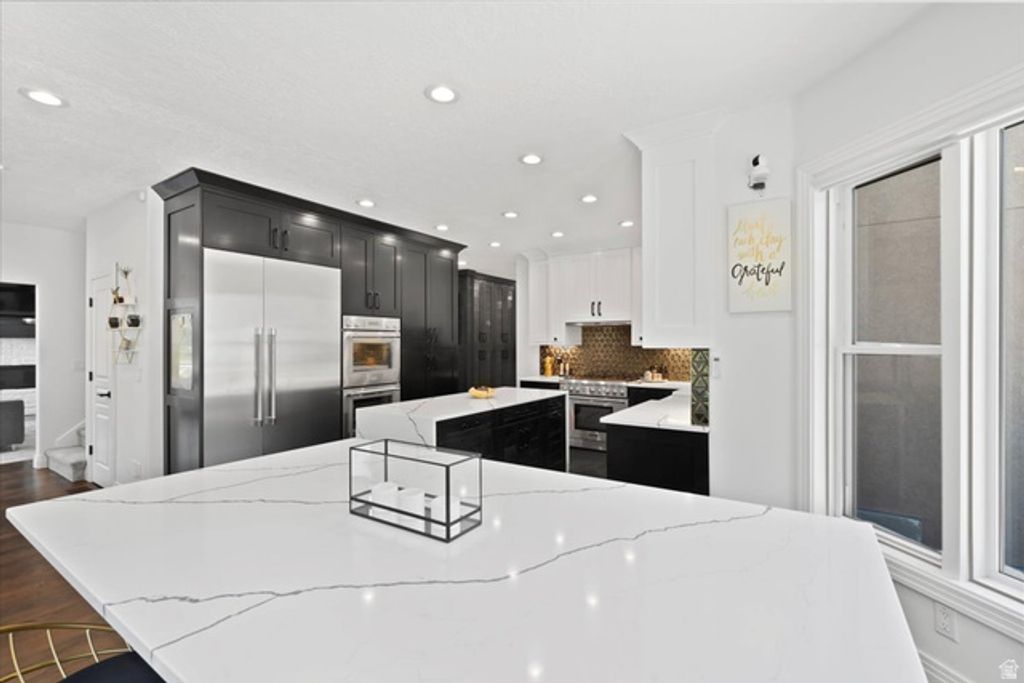 Image 11 of property listing at 1064 W PARK PALISADE DR, South Jordan, UT 84095
