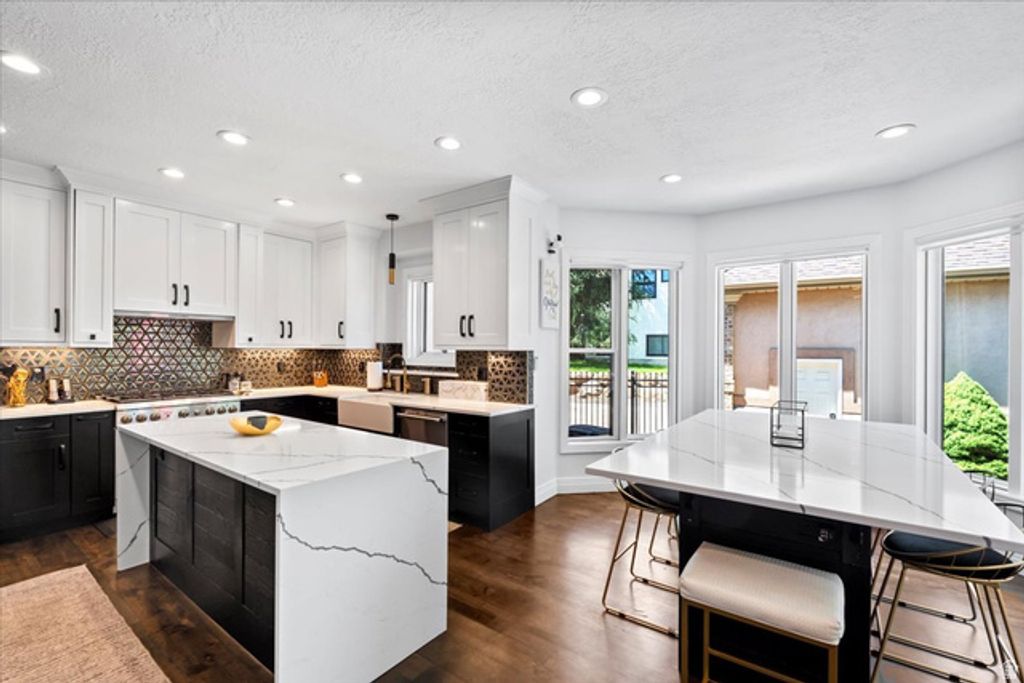 Image 12 of property listing at 1064 W PARK PALISADE DR, South Jordan, UT 84095