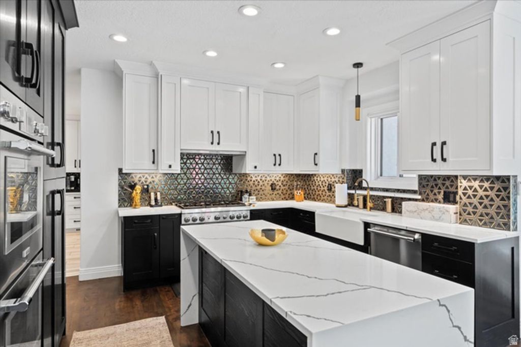 Image 13 of property listing at 1064 W PARK PALISADE DR, South Jordan, UT 84095